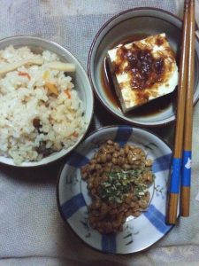 かやくご飯に大豆商品の豆腐に納豆