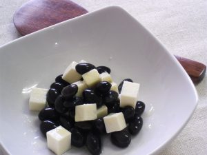 黒豆とチーズのオリーブオイル和え