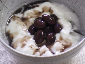 黒豆甘煮とヨーグルト