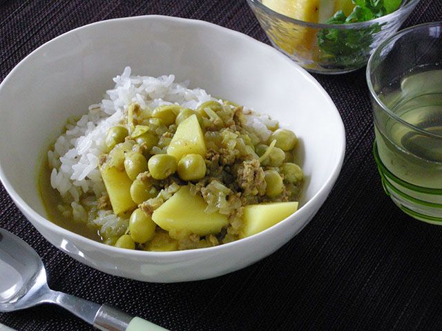 青えんどうとじゃがいもカレー